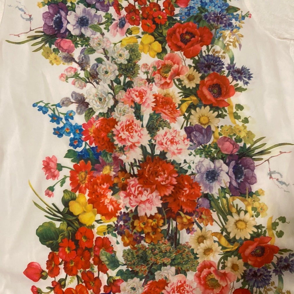 Beautiful cardigan that is perfect for the summer and to wear over dressed